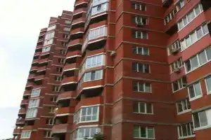 Квартира в экологически чистом районе с видом на мост