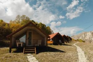 Глэмпинг «Старый Сивух», Старый Сивух