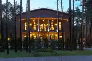 Загородный эко-отель «ВеЛес», Дворики