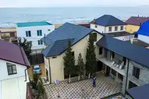 Гостевой дом у моря, Хазар