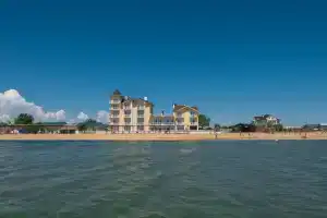 Гостиница «Дивный Мир Золотой песок», Береговое