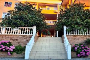 Гостиница «Русская сказка», Лоо