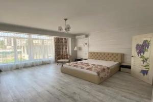 Дом на 1 линии, Агой