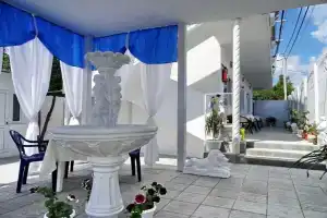 Гостевой дом «Росинка», Алушта