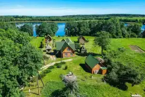 Хуторок у озера