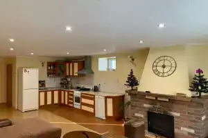 Большой дом и баня