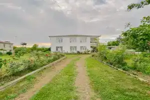 Уютный домик в прибрежной части города