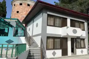 Кафе-гостиница «Ассир», Пицунда