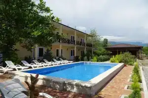 Гостевой дом у деда Самвела, Алахадзы