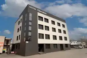 Отель «Chocolate», Артём