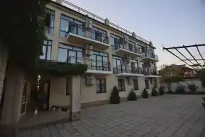 Отель «Golden City», Цандрипш