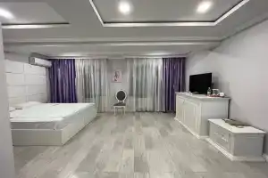 Grand House, Капан