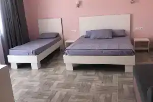 Гостиница «Море», Мирный