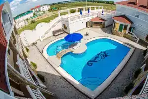 Гостевой дом «Лев», Заозёрное