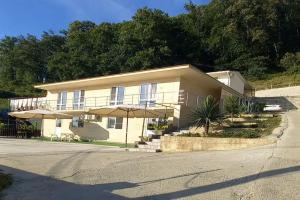 Гостевой дом «G», Лоо