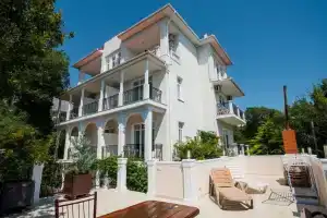 Гостевой дом «Вилла Агния», Алупка