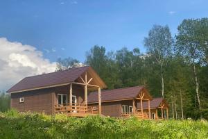 Домик на берегу реки