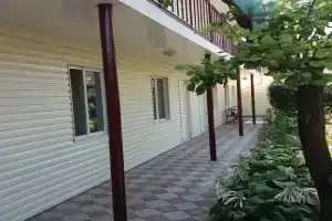 Гостиница «Отдыхай», Береговое