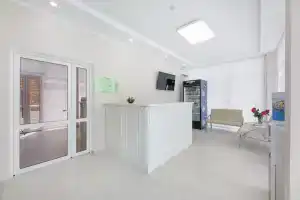 Отель «Авис», Береговое