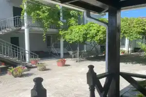 Просторный дом у моря, Гудаута