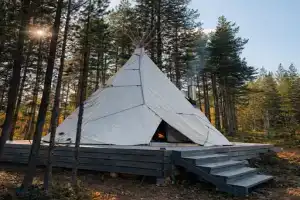 Глэмпинг Гиперборея в Ловозерском районе