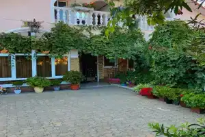 Гостевой дом «Ласточкино гнездо», Вардане