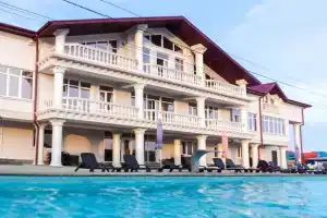 Гостиница «Аква-Центр», Аушигер