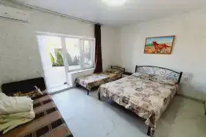 Гостевой дом «Зарафшан», Береговое