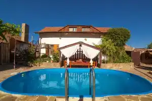 Гостиный Двор, Керчь