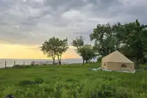 Глэмпинг «У моря», Хыпста