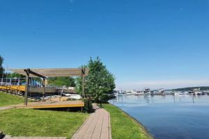 Отель и яхт-клуб «Новый берег», Болтино