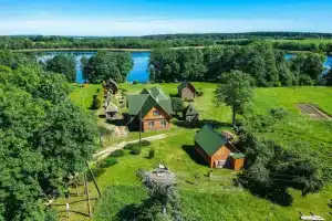 Хуторок у озера