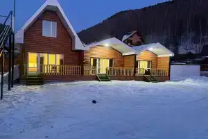 Гостиница у Лолы, Листвянка