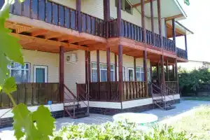 Гостевой дом на Коммунальников 23, Феодосия