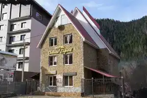 Гостиница «Шато Леопард», Домбай