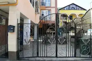 Гостиница «Арагац 2», Адлер