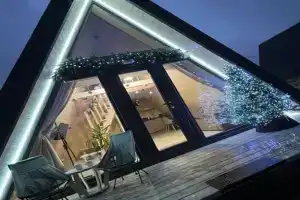 A-фреймы рядом с карьером, Дракино