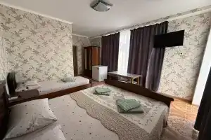 Гостиница «Дом у Моря», Небуг