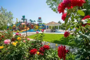 Курортный комплекс с аквапарком «Азовский», Песочное