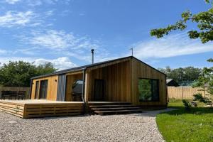 Дом с камином и баней две яблони