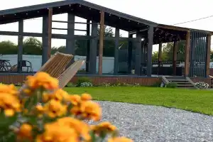 Современный дом с баней и чаном