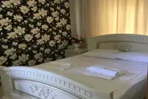 Трёхместный номер стандарт, Алахадзы