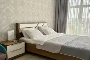 Просторная квартира с видом на горы в центре города