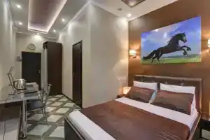 Трёхместный улучшенный номер, Москва