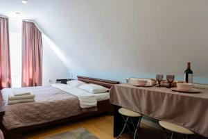 Посуточно квартира  в Калининграде у Верхнего озера! Дворик с мангалом