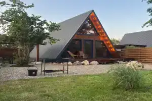 Афрейм с видом на горы и пруд, Гуамка