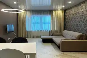 Уютная просторная квартира с видом на озеро в новом доме