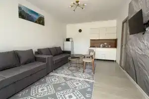 Деревянный домик у моря