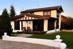 Частный дом с русской баней и бассейном