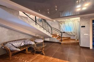 Уютный дом с баней и гостевыми домом для отдыха семьей и компанией